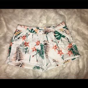 Pom Pom trim shorts